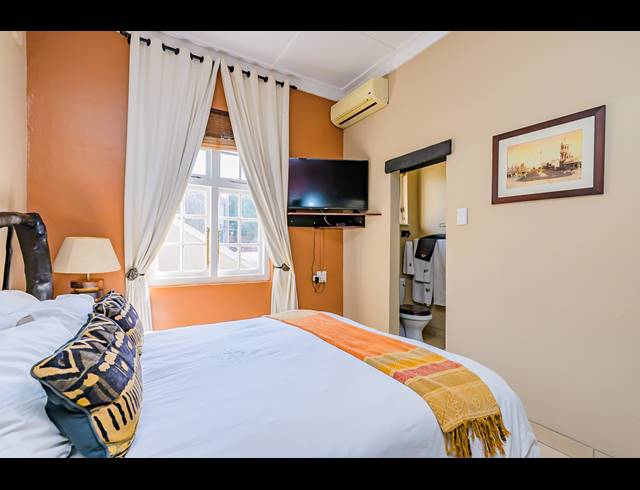 7 BEDROOM HOUSE FOR SALE IN ESSENWOOD